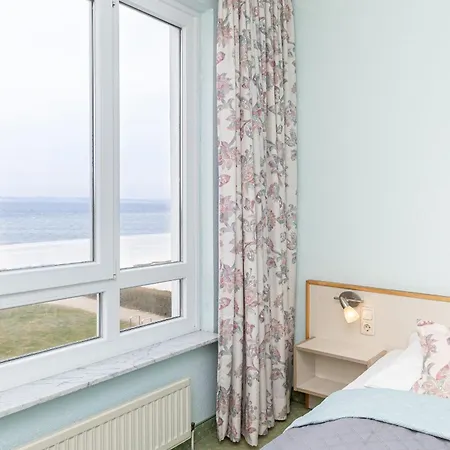Strandhotel Nr 16 * Laboe